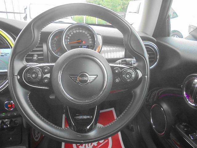 MINI クーパーSD ユアーズパッケージ 専用内装・レザーステア・黒革シート アロイ18アルミ インテリジェントセイフティ ナビ Bモニター ETC2.0 カメラベースクルコン PDC DSC Pアシスト シートヒーター(16枚目)