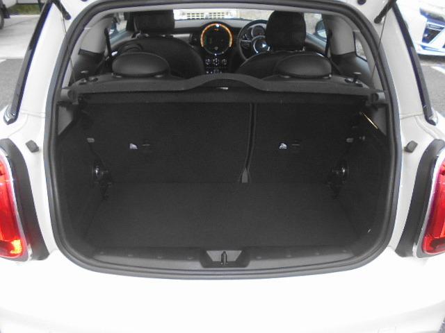 MINI クーパーSD ユアーズパッケージ 専用内装・レザーステア・黒革シート アロイ18アルミ インテリジェントセイフティ ナビ Bモニター ETC2.0 カメラベースクルコン PDC DSC Pアシスト シートヒーター(18枚目)