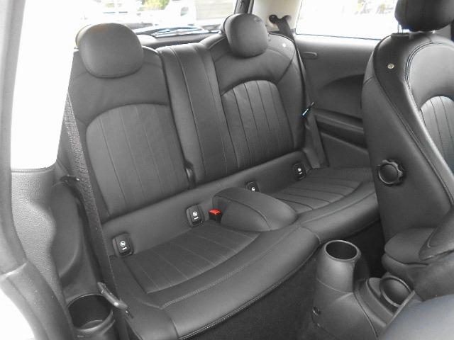 MINI クーパーSD ユアーズパッケージ 専用内装・レザーステア・黒革シート アロイ18アルミ インテリジェントセイフティ ナビ Bモニター ETC2.0 カメラベースクルコン PDC DSC Pアシスト シートヒーター(22枚目)