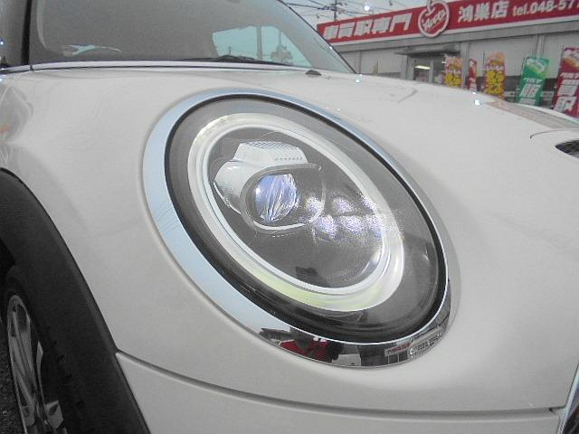 MINI クーパーSD ユアーズパッケージ 専用内装・レザーステア・黒革シート アロイ18アルミ インテリジェントセイフティ ナビ Bモニター ETC2.0 カメラベースクルコン PDC DSC Pアシスト シートヒーター(26枚目)