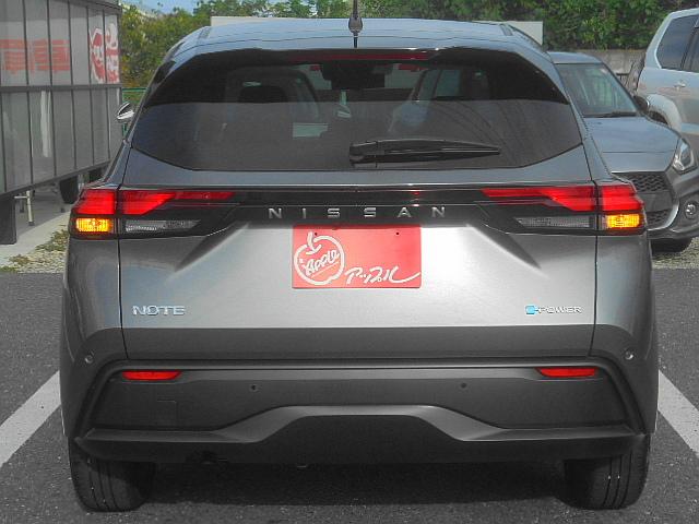 ノート e-パワー S ユーザー買取車 インテリジェントアラウンドビューモニター インテリジェントルームミラー セーフティシールドスイッチ オートブレーキホールド ステアリングスイッチ ドライブモードセレクター(3枚目)