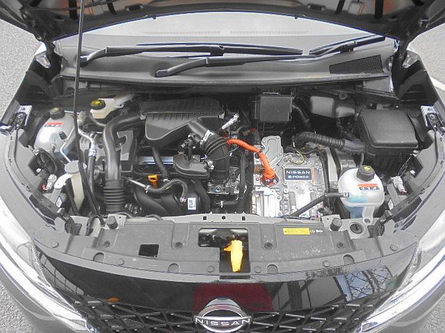 ノート e-パワー S ユーザー買取車 インテリジェントアラウンドビューモニター インテリジェントルームミラー セーフティシールドスイッチ オートブレーキホールド ステアリングスイッチ ドライブモードセレクター(17枚目)