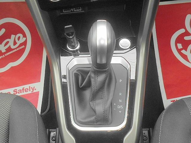 Ｔ－ロック ＴＤＩ　スタイルデザインパッケージ　エマージェンシーブレーキ　プリクラッシュ　レーンキープアシスト　ブラインドスポットディテクション　歩行者検知　ＡＣＣ　パークディスタンス　Ｐアシスト　ＥＳＣ　ＬＥＤヘッド　Ｐバックドア　純ナビＢモニタ（11枚目）