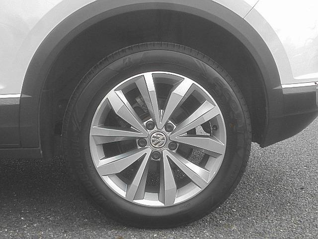 Ｔ－ロック ＴＤＩ　スタイルデザインパッケージ　エマージェンシーブレーキ　プリクラッシュ　レーンキープアシスト　ブラインドスポットディテクション　歩行者検知　ＡＣＣ　パークディスタンス　Ｐアシスト　ＥＳＣ　ＬＥＤヘッド　Ｐバックドア　純ナビＢモニタ（20枚目）