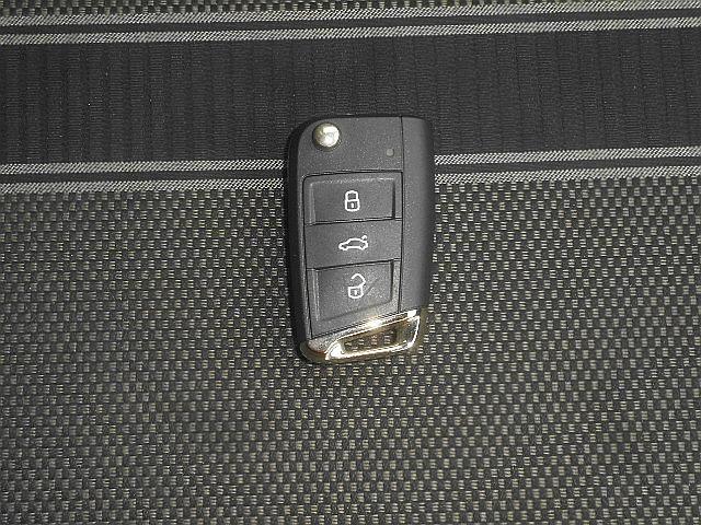 Ｔ－ロック ＴＤＩ　スタイルデザインパッケージ　エマージェンシーブレーキ　プリクラッシュ　レーンキープアシスト　ブラインドスポットディテクション　歩行者検知　ＡＣＣ　パークディスタンス　Ｐアシスト　ＥＳＣ　ＬＥＤヘッド　Ｐバックドア　純ナビＢモニタ（31枚目）