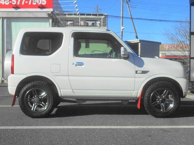 ジムニー ランドベンチャー　イクリプスナビ　フルセグ　マッドガード　パートタイム４ＷＤ　黒半革シート　Ｄ席シートヒーター　キーレス　フォグ　ミラーヒーター　純１６アルミ　Ｍ＋Ｓタイヤ　フロアマット　ドアバイザー（4枚目）