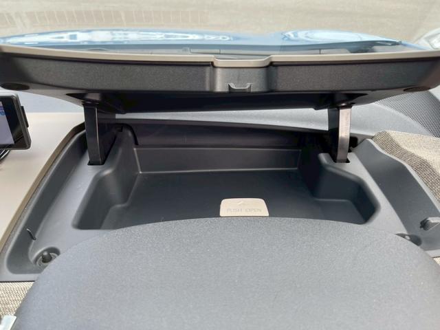 シエンタ Z ドライブレコーダー バックカメラ ナビ オートクルーズコントロール レーンアシスト 衝突被害軽減システム 両側電動スライドドア LEDヘッドランプ スマートキー CVT アルミホイール USB 記録簿(41枚目)