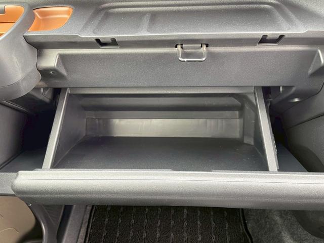 シエンタ Z ドライブレコーダー バックカメラ ナビ オートクルーズコントロール レーンアシスト 衝突被害軽減システム 両側電動スライドドア LEDヘッドランプ スマートキー CVT アルミホイール USB 記録簿(60枚目)