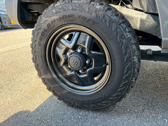 ジムニー ＸＬ　４ＷＤ　ドライブレコーダー　衝突被害軽減システム　オートライト　スマートキー　アイドリングストップ　ＭＴ　盗難防止システム　ＡＢＳ　ＥＳＣ　衝突安全ボディ　エアコン　パワーウィンドウ　運転席エアバッグ（9枚目）