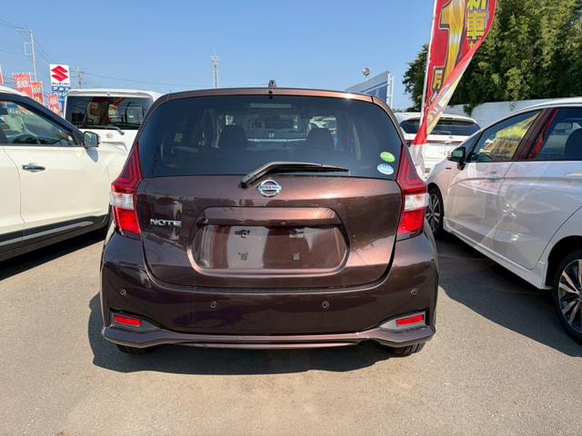 ノート X 全周囲カメラ ナビ TV レーンアシスト 衝突被害軽減システム スマートキー CVT 盗難防止システム 衝突安全ボディ ABS ESC エアコン パワーステアリング パワーウィンドウ(6枚目)