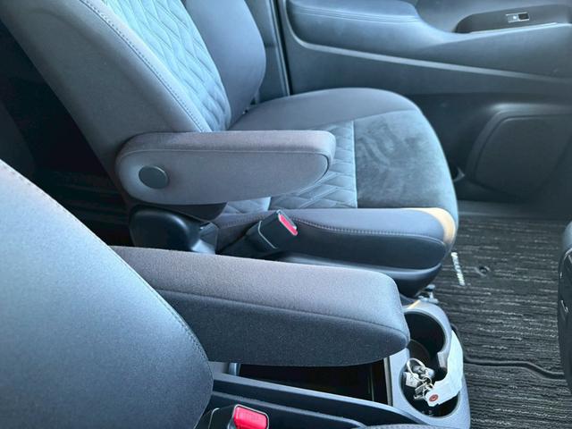 ヴェルファイア ２．５Ｚ　ＴＶ　オートクルーズコントロール　レーンアシスト　衝突被害軽減システム　スライドドア　オートライト　ＬＥＤヘッドランプ　スマートキー　電動格納ミラー　ＣＶＴ　アルミホイール　盗難防止システム（32枚目）