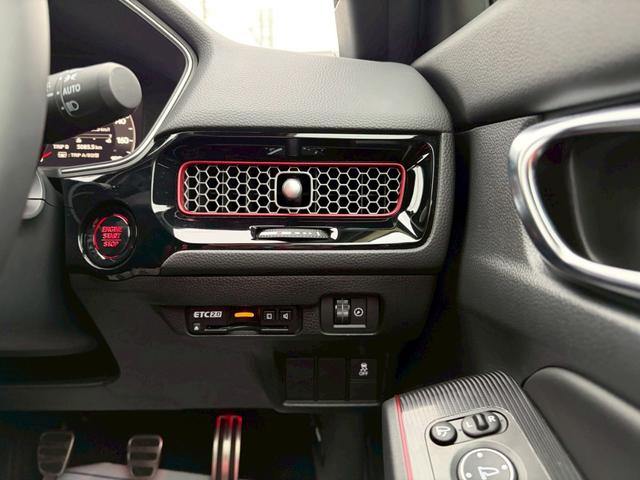 シビック ＲＳ　ドライブレコーダー　クリアランスソナー　オートクルーズコントロール　衝突被害軽減システム　ＬＥＤヘッドランプ　ＭＴ　スマートキー　盗難防止システム　衝突安全ボディ　ＡＢＳ　ＥＳＣ　エアコン（39枚目）