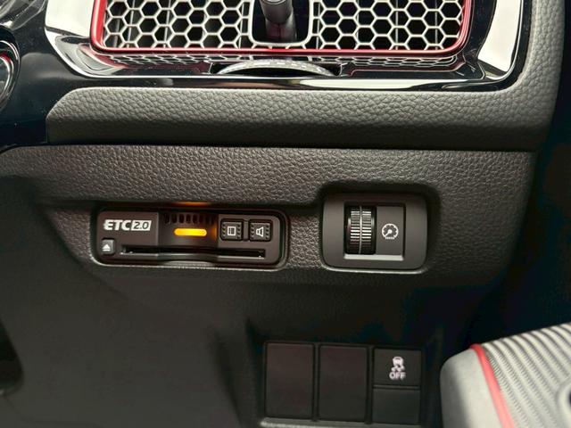 シビック ＲＳ　ドライブレコーダー　クリアランスソナー　オートクルーズコントロール　衝突被害軽減システム　ＬＥＤヘッドランプ　ＭＴ　スマートキー　盗難防止システム　衝突安全ボディ　ＡＢＳ　ＥＳＣ　エアコン（41枚目）