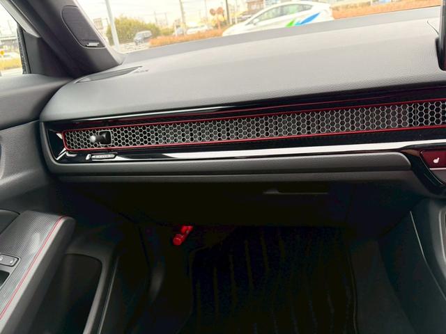 シビック ＲＳ　ドライブレコーダー　クリアランスソナー　オートクルーズコントロール　衝突被害軽減システム　ＬＥＤヘッドランプ　ＭＴ　スマートキー　盗難防止システム　衝突安全ボディ　ＡＢＳ　ＥＳＣ　エアコン（56枚目）