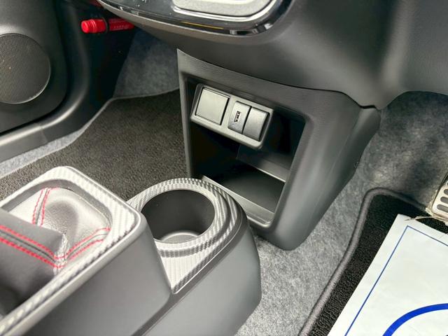 アルトワークス ベースグレード　オートライト　ＨＩＤ　スマートキー　電動格納ミラー　ＭＴ　盗難防止システム　ＡＢＳ　ＥＳＣ　ＵＳＢ　アルミホイール　衝突安全ボディ　エアコン　パワーステアリング　パワーウィンドウ（43枚目）