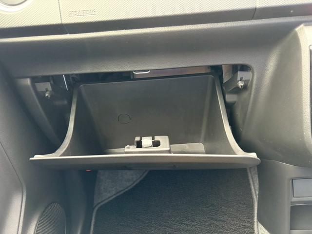 アルトワークス ベースグレード　オートライト　ＨＩＤ　スマートキー　電動格納ミラー　ＭＴ　盗難防止システム　ＡＢＳ　ＥＳＣ　ＵＳＢ　アルミホイール　衝突安全ボディ　エアコン　パワーステアリング　パワーウィンドウ（48枚目）