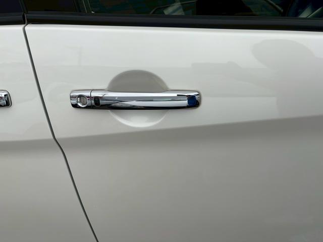 セレナ ハイウェイスター　ＶセレクションＩＩ　ドライブレコーダー　ＥＴＣ　フロントカメラ　ナビ　ＴＶ　クリアランスソナー　オートクルーズコントロール　パークアシスト　衝突被害軽減システム　両側電動スライドドア　オートライト　ＬＥＤヘッドランプ（14枚目）