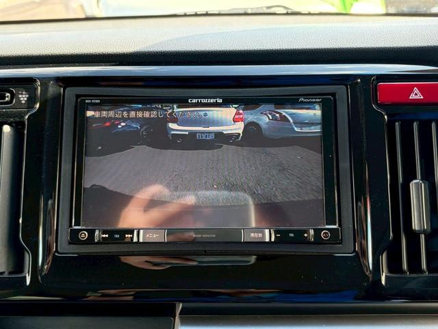 バックカメラ装備。駐車が苦手な方には欠かせません。