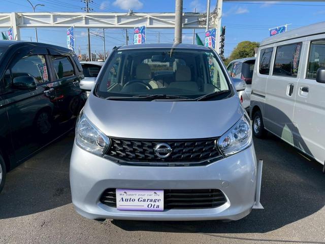 デイズ Ｘ　全周囲カメラ　ナビ　ＴＶ　スマートキー　アイドリングストップ　電動格納ミラー　ベンチシート　ＣＶＴ　盗難防止システム　ＡＢＳ　ＣＤ　ＵＳＢ　ミュージックプレイヤー接続可　衝突安全ボディ　エアコン（4枚目）