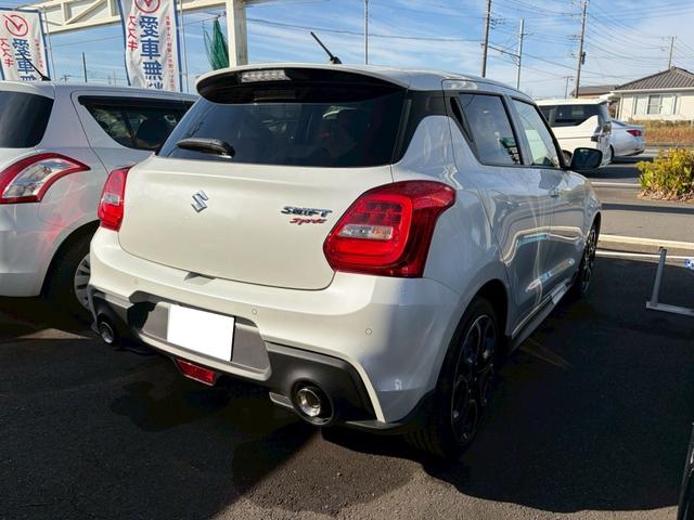 スイフトスポーツ ベースグレード　クリアランスソナー　オートクルーズコントロール　レーンアシスト　衝突被害軽減システム　アルミホイール　オートライト　ＬＥＤヘッドランプ　スマートキー　電動格納ミラー　シートヒーター　ＭＴ（6枚目）