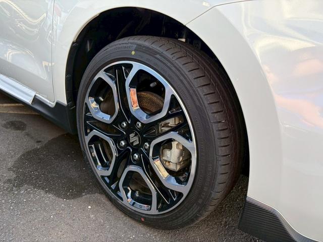 スイフトスポーツ ベースグレード　クリアランスソナー　オートクルーズコントロール　レーンアシスト　衝突被害軽減システム　アルミホイール　オートライト　ＬＥＤヘッドランプ　スマートキー　電動格納ミラー　シートヒーター　ＭＴ（10枚目）