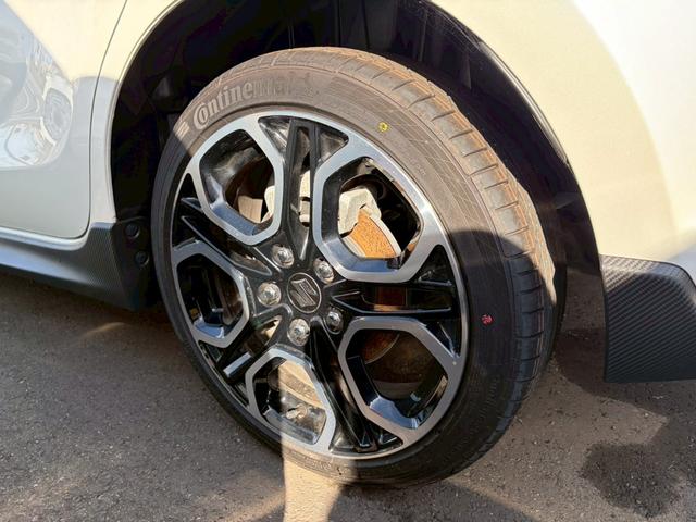 スイフトスポーツ ベースグレード　クリアランスソナー　オートクルーズコントロール　レーンアシスト　衝突被害軽減システム　アルミホイール　オートライト　ＬＥＤヘッドランプ　スマートキー　電動格納ミラー　シートヒーター　ＭＴ（13枚目）