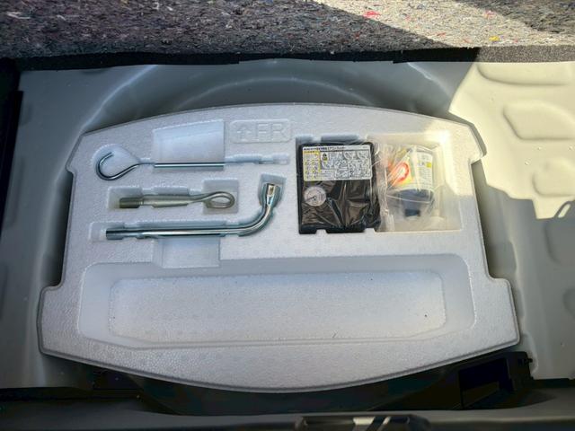 スイフトスポーツ ベースグレード　クリアランスソナー　オートクルーズコントロール　レーンアシスト　衝突被害軽減システム　アルミホイール　オートライト　ＬＥＤヘッドランプ　スマートキー　電動格納ミラー　シートヒーター　ＭＴ（22枚目）