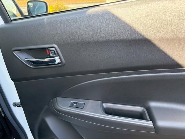 スイフトスポーツ ベースグレード　クリアランスソナー　オートクルーズコントロール　レーンアシスト　衝突被害軽減システム　アルミホイール　オートライト　ＬＥＤヘッドランプ　スマートキー　電動格納ミラー　シートヒーター　ＭＴ（25枚目）