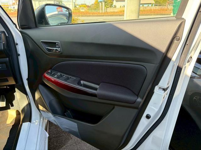 スイフトスポーツ ベースグレード　クリアランスソナー　オートクルーズコントロール　レーンアシスト　衝突被害軽減システム　アルミホイール　オートライト　ＬＥＤヘッドランプ　スマートキー　電動格納ミラー　シートヒーター　ＭＴ（32枚目）