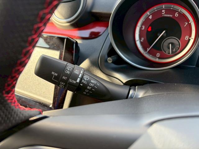 スイフトスポーツ ベースグレード　クリアランスソナー　オートクルーズコントロール　レーンアシスト　衝突被害軽減システム　アルミホイール　オートライト　ＬＥＤヘッドランプ　スマートキー　電動格納ミラー　シートヒーター　ＭＴ（42枚目）