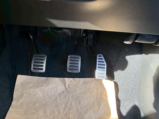 スイフトスポーツ ベースグレード　クリアランスソナー　オートクルーズコントロール　レーンアシスト　衝突被害軽減システム　アルミホイール　オートライト　ＬＥＤヘッドランプ　スマートキー　電動格納ミラー　シートヒーター　ＭＴ（46枚目）