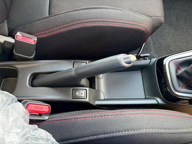 スイフトスポーツ ベースグレード　クリアランスソナー　オートクルーズコントロール　レーンアシスト　衝突被害軽減システム　アルミホイール　オートライト　ＬＥＤヘッドランプ　スマートキー　電動格納ミラー　シートヒーター　ＭＴ（52枚目）