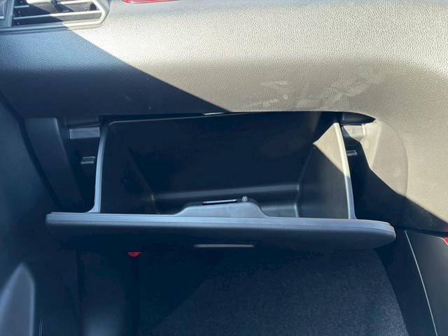 スイフトスポーツ ベースグレード　クリアランスソナー　オートクルーズコントロール　レーンアシスト　衝突被害軽減システム　アルミホイール　オートライト　ＬＥＤヘッドランプ　スマートキー　電動格納ミラー　シートヒーター　ＭＴ（54枚目）