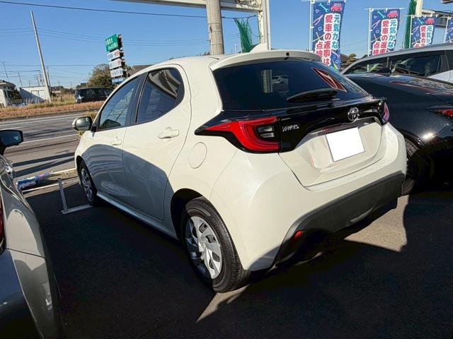 ヤリス G バックカメラ 衝突被害軽減システム スマートキー 電動格納ミラー CVT 盗難防止システム 衝突安全ボディ ABS ESC USB Bluetooth エアコン パワーステアリング パワーウィンドウ(6枚目)