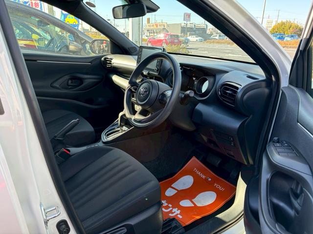 ヤリス G バックカメラ 衝突被害軽減システム スマートキー 電動格納ミラー CVT 盗難防止システム 衝突安全ボディ ABS ESC USB Bluetooth エアコン パワーステアリング パワーウィンドウ(7枚目)