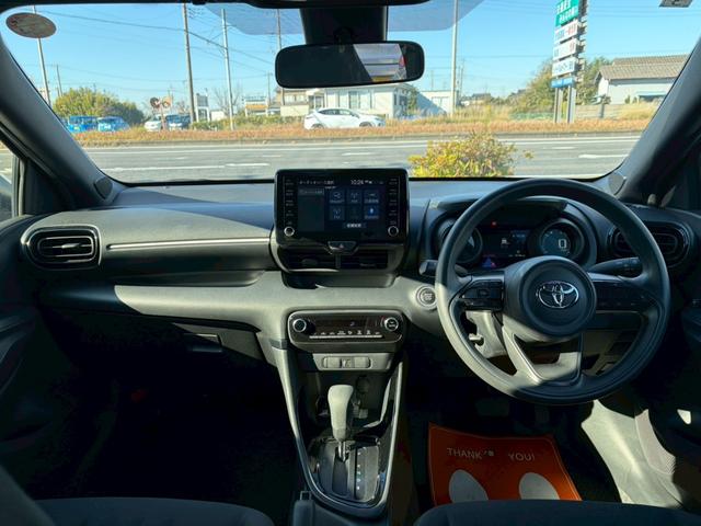 ヤリス G バックカメラ 衝突被害軽減システム スマートキー 電動格納ミラー CVT 盗難防止システム 衝突安全ボディ ABS ESC USB Bluetooth エアコン パワーステアリング パワーウィンドウ(8枚目)