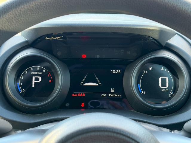 ヤリス G バックカメラ 衝突被害軽減システム スマートキー 電動格納ミラー CVT 盗難防止システム 衝突安全ボディ ABS ESC USB Bluetooth エアコン パワーステアリング パワーウィンドウ(9枚目)