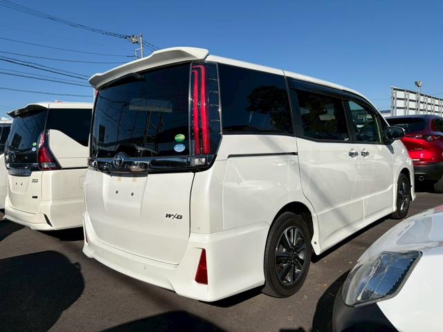 ノア Ｓｉ　ダブルバイビーＩＩ　ＥＴＣ　クリアランスソナー　オートクルーズコントロール　レーンアシスト　衝突被害軽減システム　両側電動スライドドア　オートマチックハイビーム　ＬＥＤヘッドランプ　スマートキー　アイドリングストップ（4枚目）