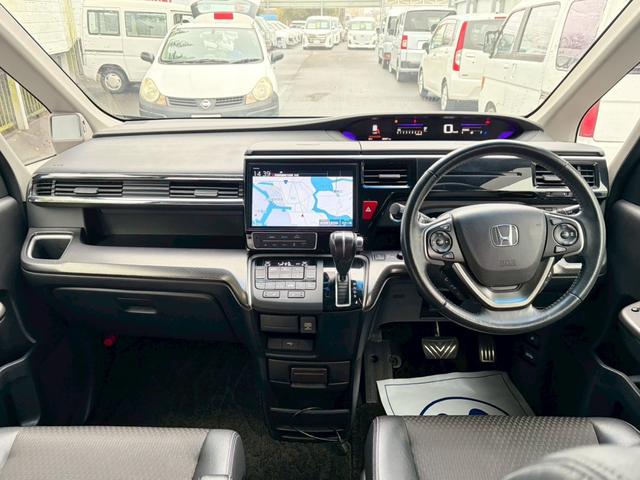 ステップワゴンスパーダ スパーダ・クールスピリット　ホンダセンシング　ＥＴＣ　ナビ　オートクルーズコントロール　レーンアシスト　衝突被害軽減システム　両側電動スライドドア　ＬＥＤヘッドランプ　スマートキー　電動格納ミラー　シートヒーター　３列シート　ＣＶＴ（7枚目）