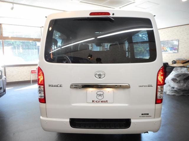 ハイエースバン スーパーＧＬ　ダークプライムＩＩ　登録済み未使用車　ＬＥＤヘッドライト　両側パワースライド　パノラミックビューカメラ　純正フロアマット　トヨタセーフティセンス（12枚目）