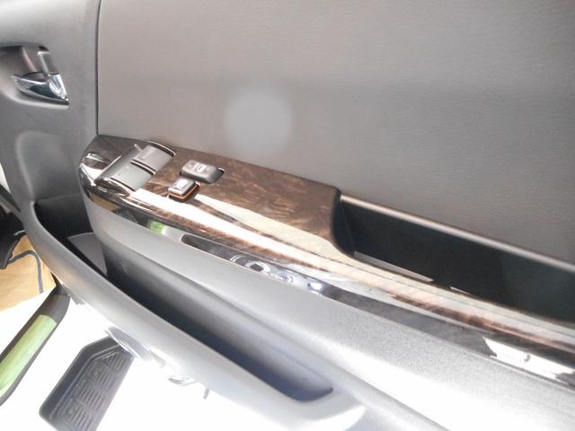 ハイエースバン スーパーＧＬ　ダークプライムＩＩ　登録済み未使用車　ＬＥＤヘッドライト　両側パワースライド　パノラミックビューカメラ　純正フロアマット　トヨタセーフティセンス（21枚目）