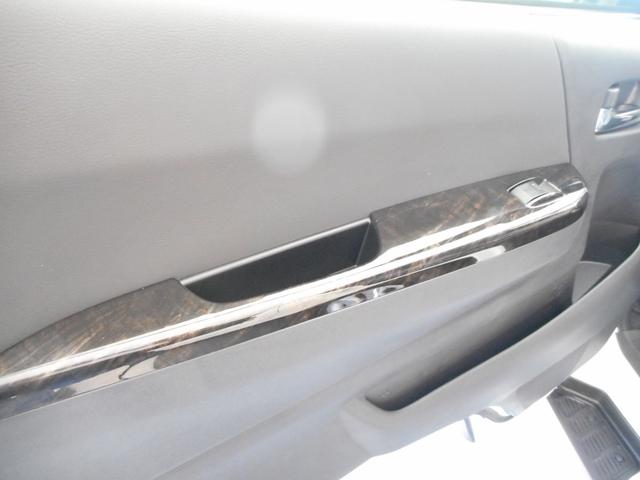 ハイエースバン スーパーＧＬ　ダークプライムＩＩ　登録済み未使用車　ＬＥＤヘッドライト　両側パワースライド　パノラミックビューカメラ　純正フロアマット　トヨタセーフティセンス（25枚目）