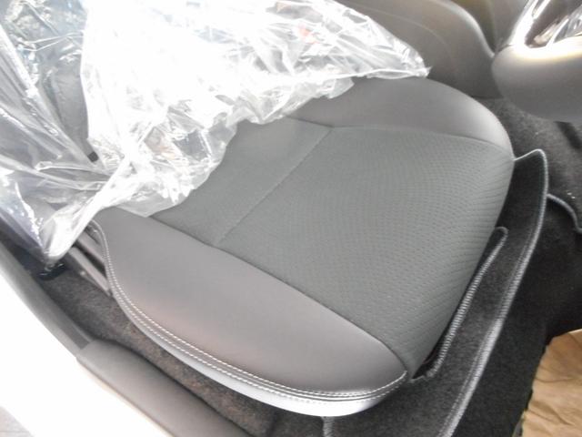 ハイエースバン スーパーＧＬ　ダークプライムＩＩ　登録済み未使用車　ＬＥＤヘッドライト　両側パワースライド　パノラミックビューカメラ　純正フロアマット　トヨタセーフティセンス（28枚目）