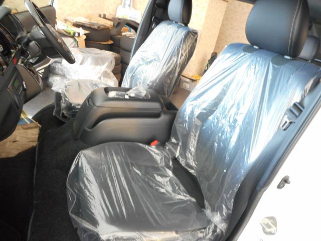 ハイエースバン スーパーＧＬ　ダークプライムＩＩ　登録済み未使用車　ＬＥＤヘッドライト　両側パワースライド　パノラミックビューカメラ　純正フロアマット　トヨタセーフティセンス（30枚目）