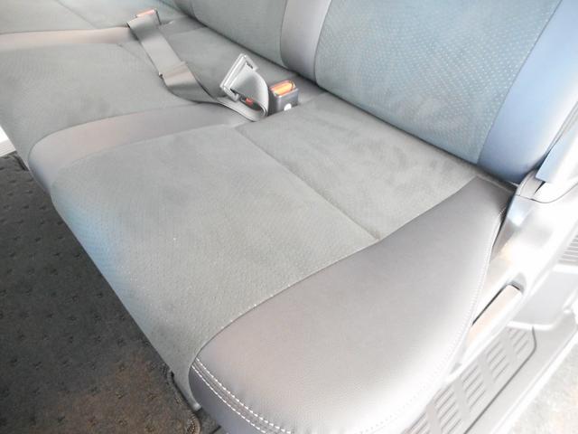 ハイエースバン スーパーＧＬ　ダークプライムＩＩ　登録済み未使用車　ＬＥＤヘッドライト　両側パワースライド　パノラミックビューカメラ　純正フロアマット　トヨタセーフティセンス（35枚目）