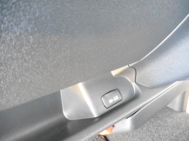 ハイエースバン スーパーＧＬ　ダークプライムＩＩ　登録済み未使用車　ＬＥＤヘッドライト　両側パワースライド　パノラミックビューカメラ　純正フロアマット　トヨタセーフティセンス（43枚目）
