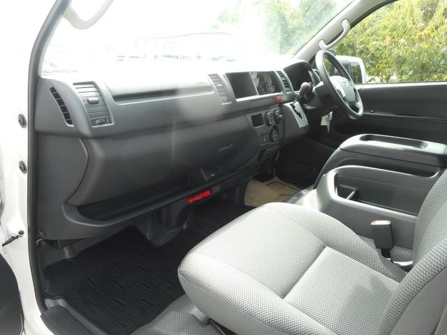 ハイエースバン ＳロングワイドＤＸ　ＧＬパッケージ　ディーゼル４ＷＤ　ＬＥＤヘッドランプ　パノラミックビューカメラ　リアエアコン　リアヒーター　助手席側ＳＲＳエアーバッグプリテンショナー＆フォースリミッター付き　スライドドアイージークローザー　マット（25枚目）