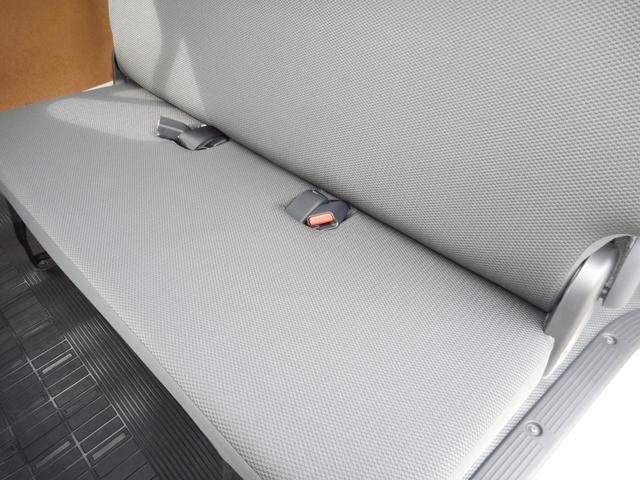 ハイエースバン ＳロングワイドＤＸ　ＧＬパッケージ　ディーゼル４ＷＤ　ＬＥＤヘッドランプ　パノラミックビューカメラ　リアエアコン　リアヒーター　助手席側ＳＲＳエアーバッグプリテンショナー＆フォースリミッター付き　スライドドアイージークローザー　マット（29枚目）