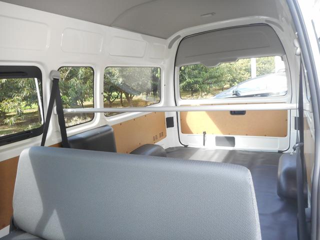 ハイエースバン ＳロングワイドＤＸ　ＧＬパッケージ　ディーゼル４ＷＤ　ＬＥＤヘッドランプ　パノラミックビューカメラ　リアエアコン　リアヒーター　助手席側ＳＲＳエアーバッグプリテンショナー＆フォースリミッター付き　スライドドアイージークローザー　マット（30枚目）
