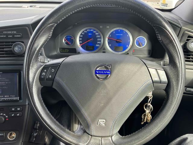 Ｖ７０ Ｒ　４ＷＤ　ＥＴＣ　ナビ　オートクルーズコントロール　アルミホイール　ＨＩＤ　サンルーフ　パワーシート　ターボ　シートヒーター　ＡＴ　盗難防止システム　ＡＢＳ　ＣＤ　エアコン　パワーステアリング（2枚目）